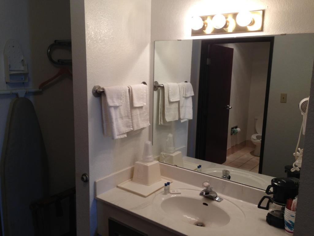 Brentwood Inn & Suites ホッブズ エクステリア 写真